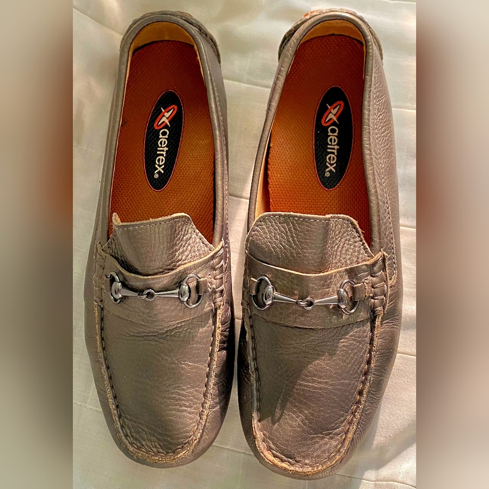Aetrex very comfortable Silver Grey Loafers sz 8B